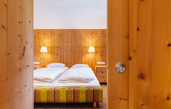 Hotelzimmer mit Doppelbett