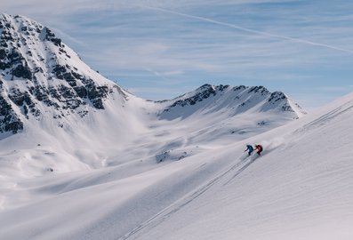 Skiabfahrt im Gelände