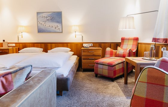 Hotelzimmer mit Doppelbett