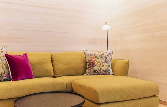 Couch in der Wohnung im Hotel Aurora