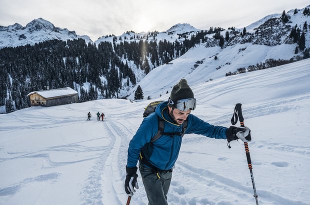 Skitourengeher beim Aufstieg