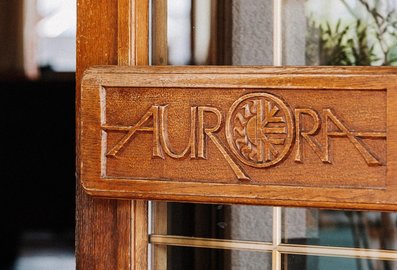 Aurora Schriftzug in Holz