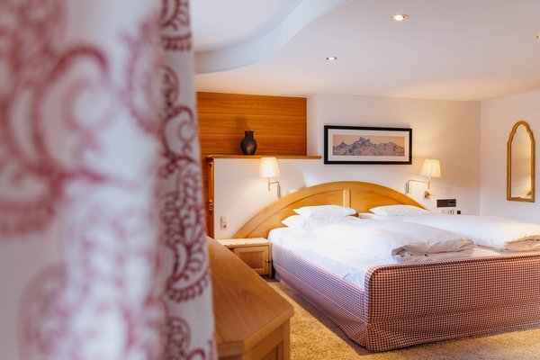 Hotelzimmer mit Doppelbett
