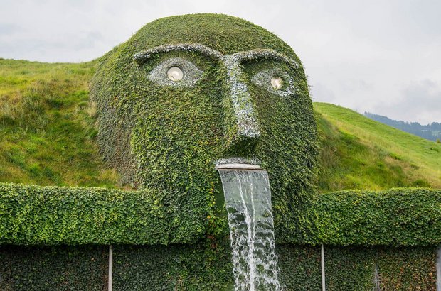 Außenansicht des grünen Riesens der Swarovski Kristallwelten in Wattens