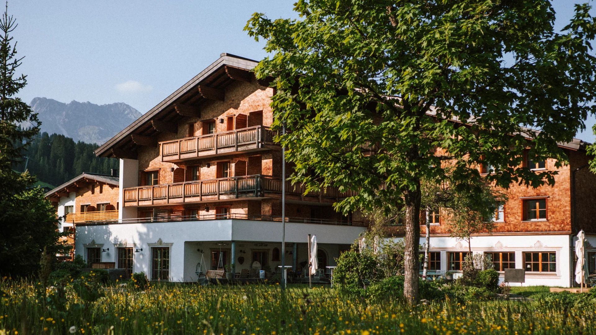 Außenansicht Hotel Aurora, Lech