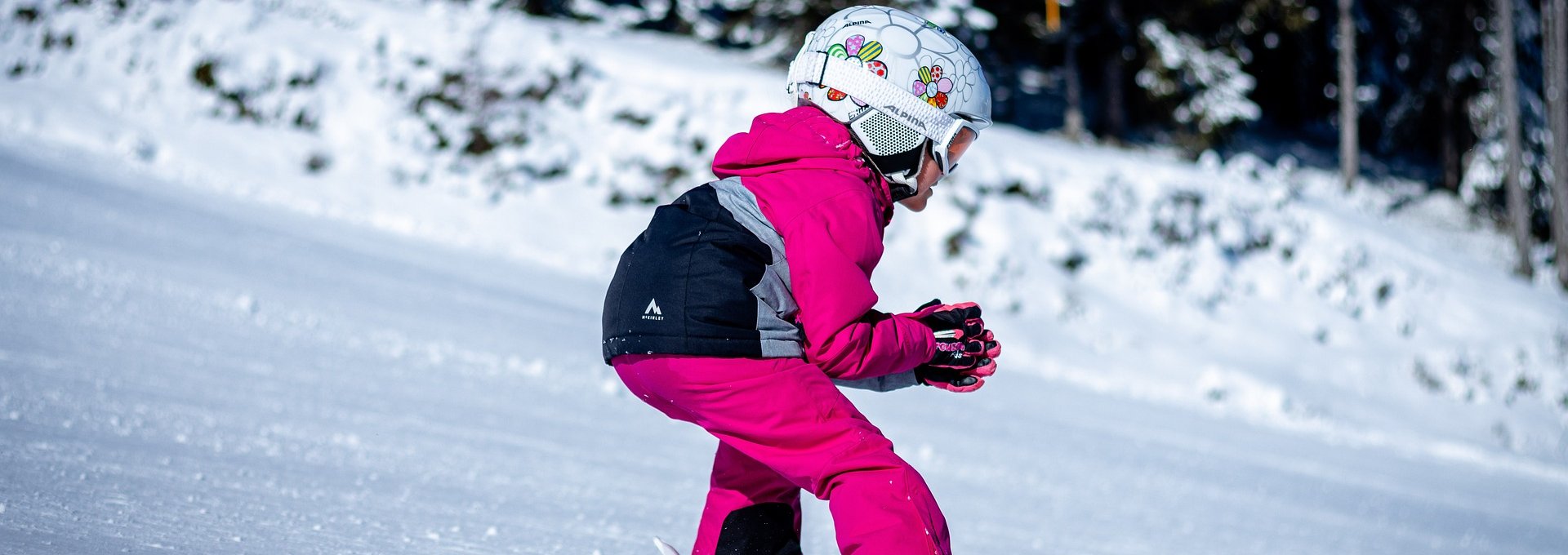 Kind beim Skifahren