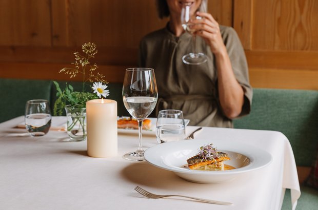 Lech Kulinarik Speisen am Restauranttisch
