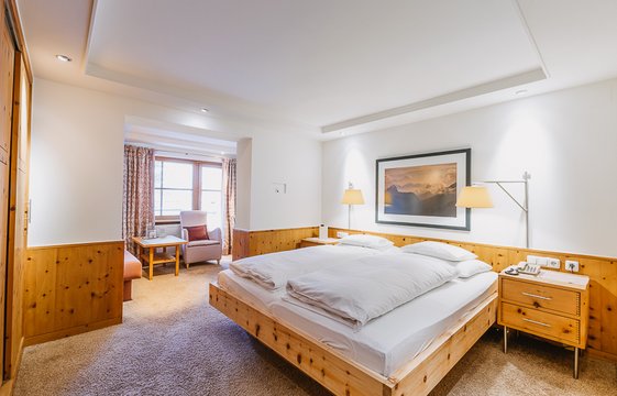 Hotelzimmer mit Doppelbett