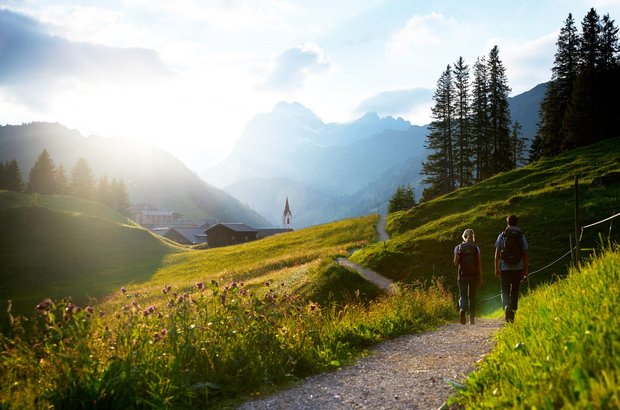 Wanderer am Lechweg