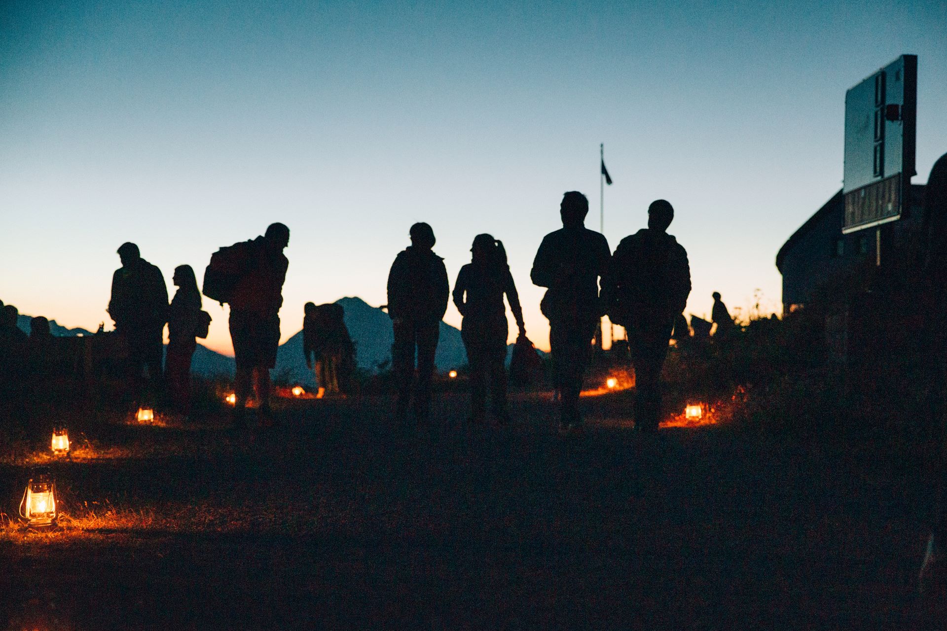 Abendstimmung am Arlberg bei der Laurentiusnacht mit Personen